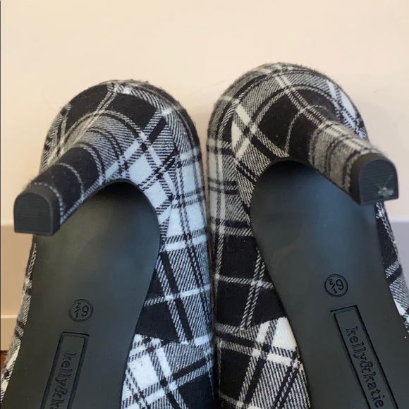 NWOT Kelly & Katie Black and White heels - Picture 8 of 9